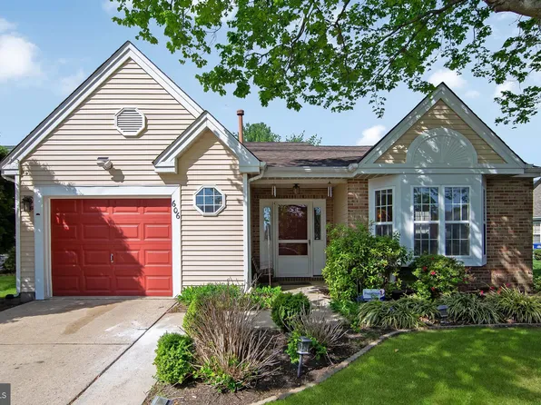 606 Cascade Dr S, Mount Laurel, NJ 08054