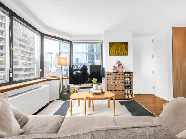 415 East 37th Street image 6 of 12