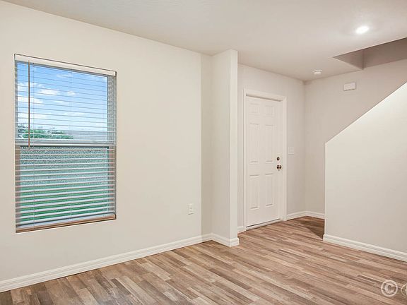 4th image of 190 Hague Ct