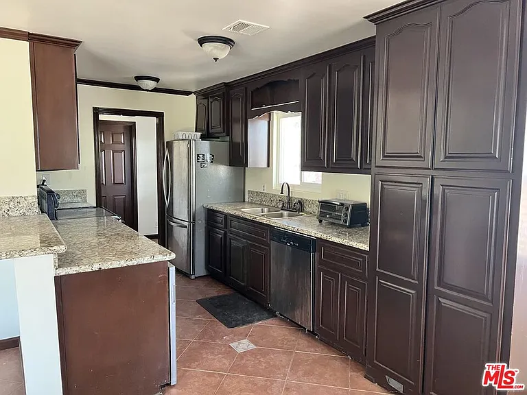 21963 Strawberry Ln — Photo 7