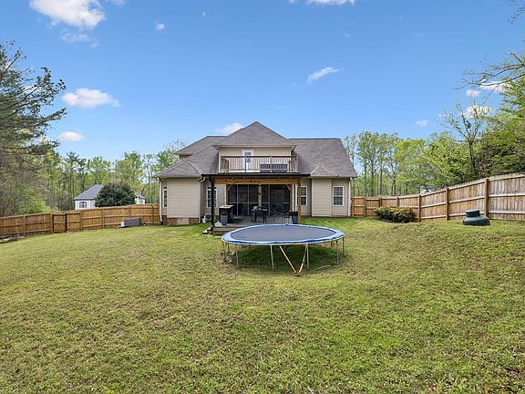 3rd image of 355 Heritage Cir