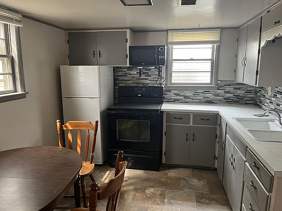 2nd image of 415 1/2 Alderson Ave #2