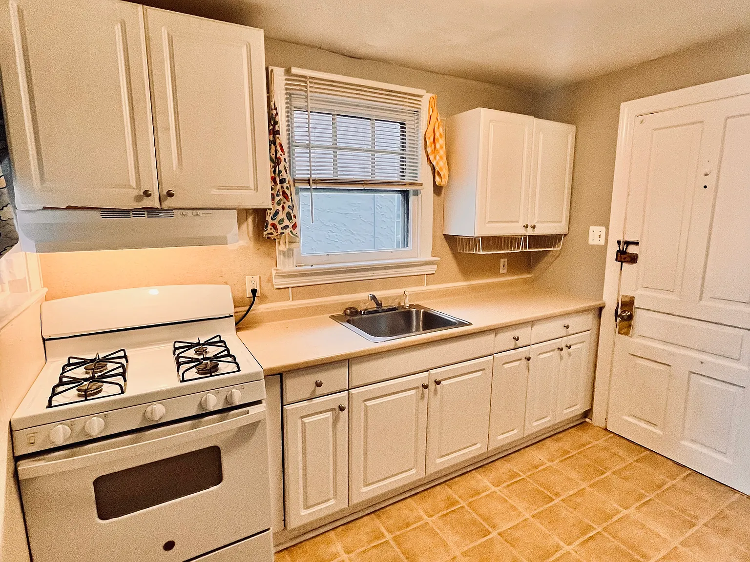 1 bed, 800 sqft, $1,200 — Photo 1