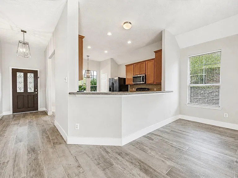 22027 Field Green Dr — Photo 4