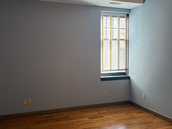 4th image of 1106 E Broadway