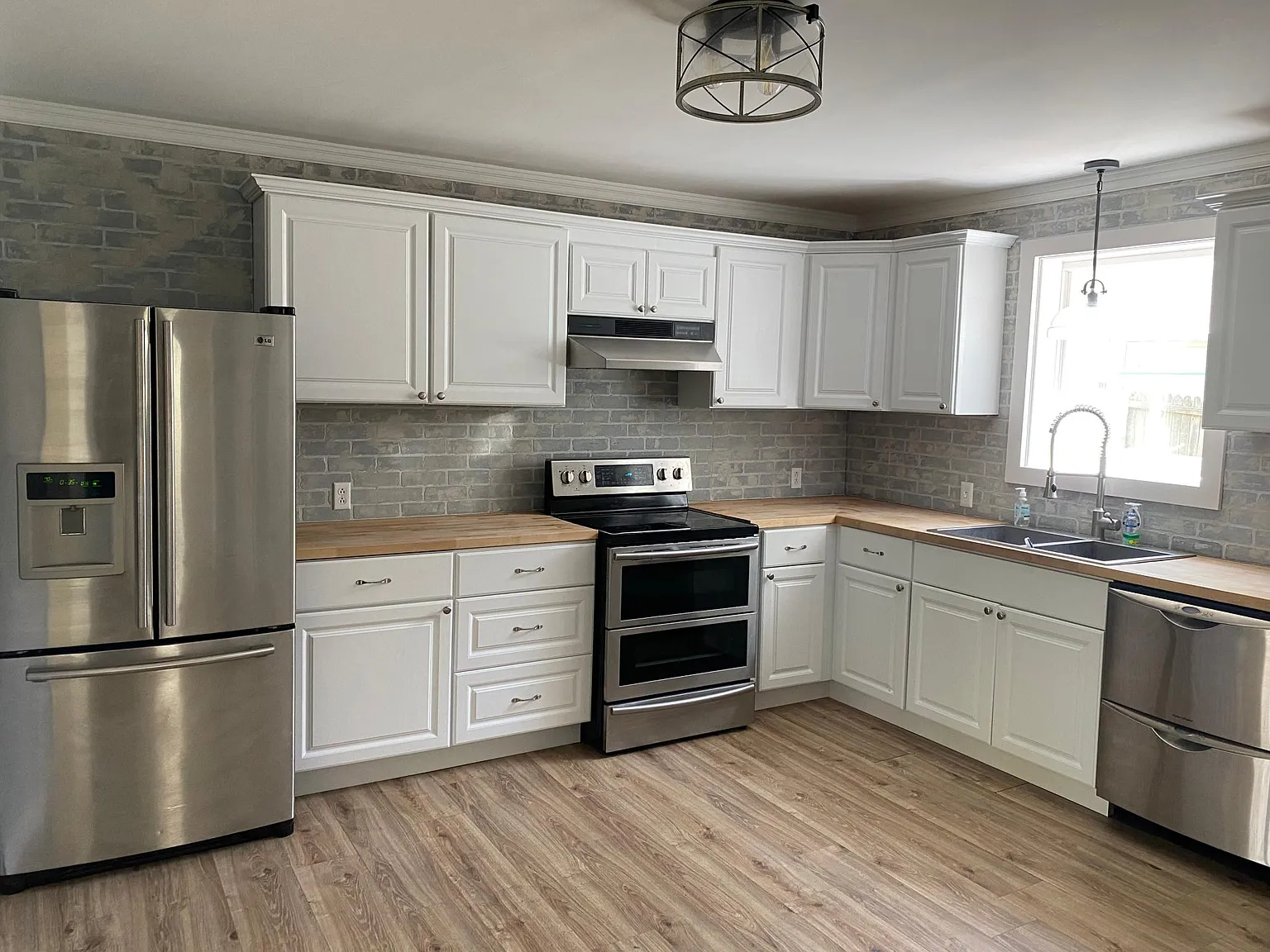 3 bed, 1.5 bath, 1548 sqft, $2,100 — Photo 4