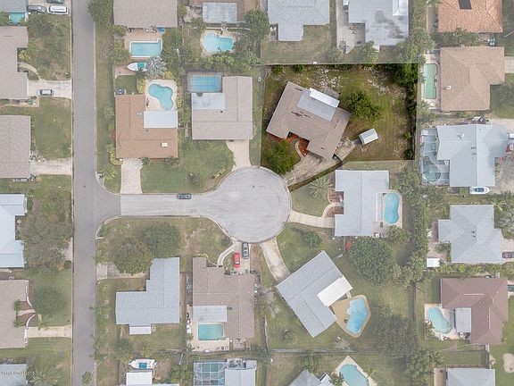 3rd image of 475 Poinciana Ct