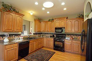 3rd image of 2006 Greenview Dr