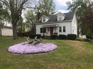 1131 W 5th St, Mount Carmel, IL 62863