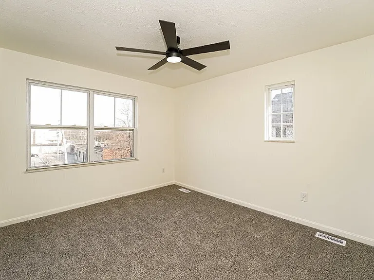 821 Nela View Rd — Photo 17