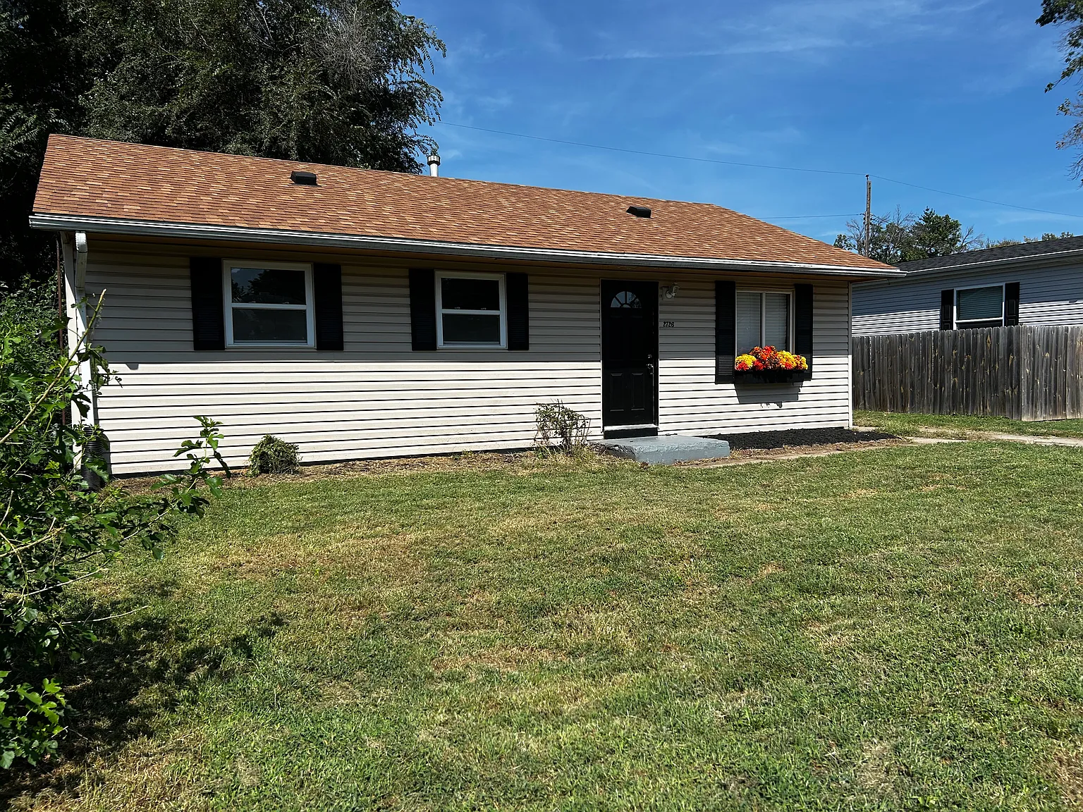 3 bed, 864 sqft, $1,500 — Photo 2