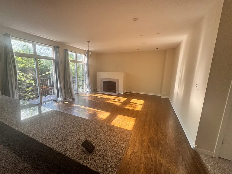 1033 E 46th St #403 — Photo 13