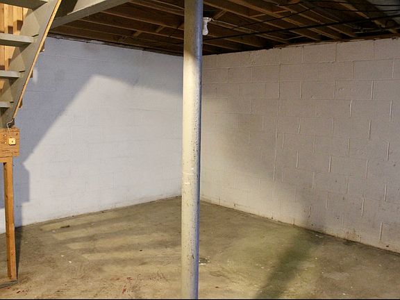 3rd image of 5264 Queen Elizabeth Pl