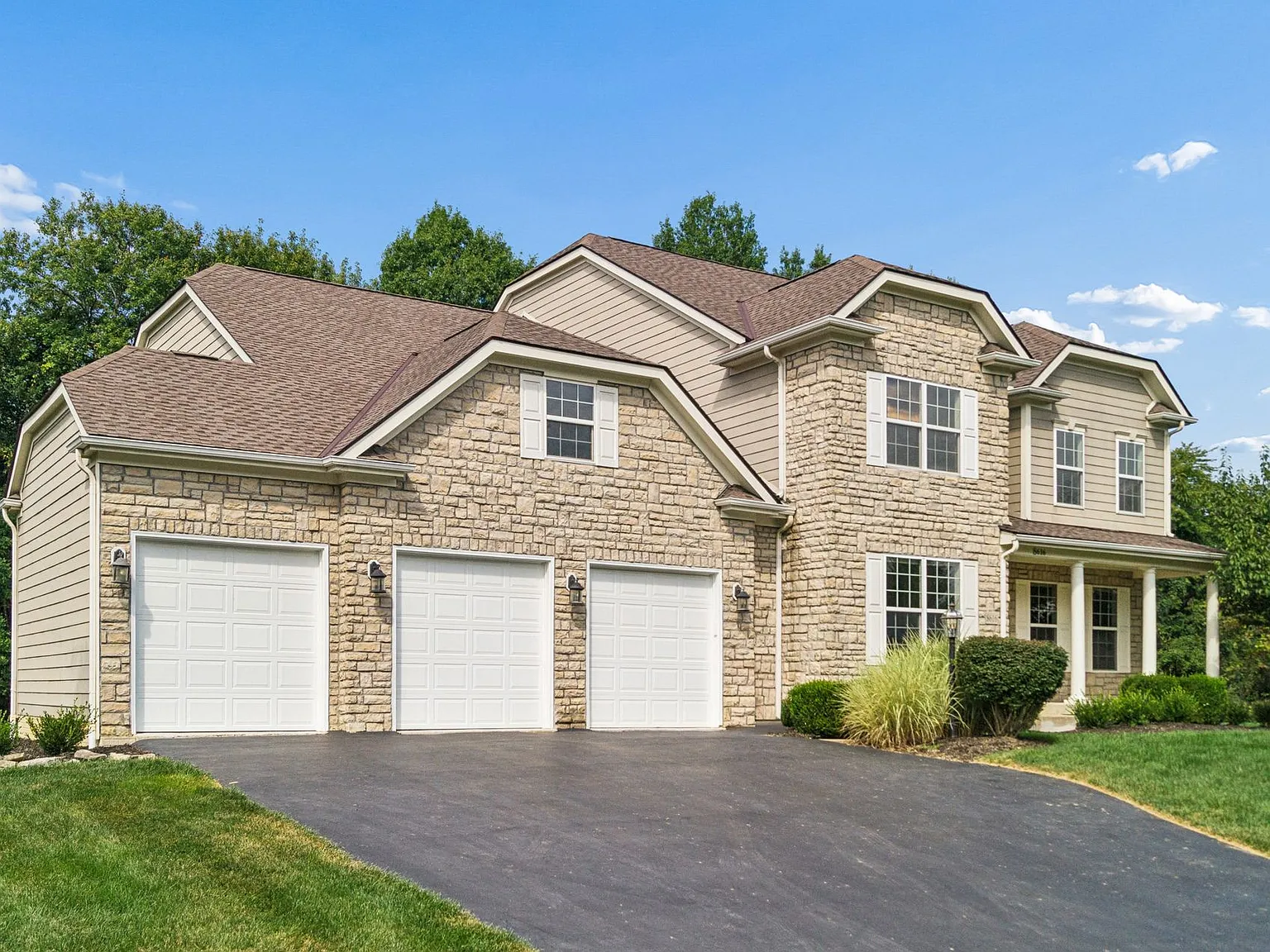 5 bed, 4.5 bath, 4228 sqft, $4,199 — Photo 2