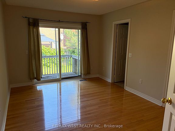 4th image of 63 Munro Cir