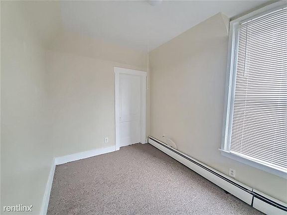 4th image of 98 Carlisle St #1