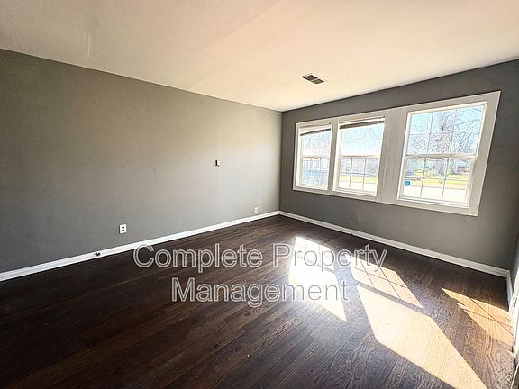 2nd image of 1233 15th Way SW