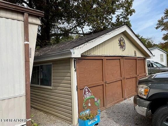 2nd image of 6039 Atkins Rd