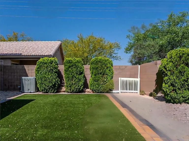 3206 E Kristal Way — Photo 3