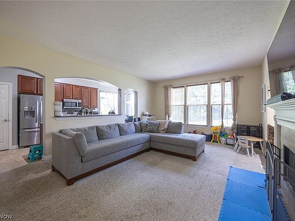 3rd image of 8856 Oakbrook Cir