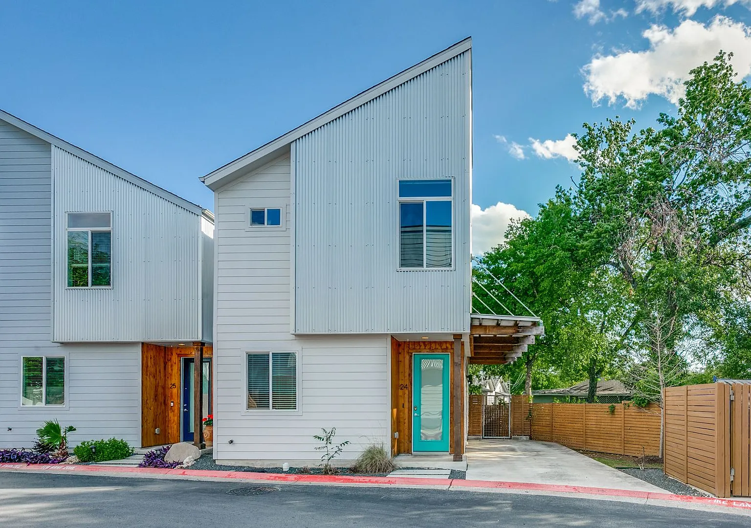 Modern Southtown 2-Bedroom — Photo 1