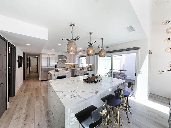 4th image of 503 Marguerite Ave #A