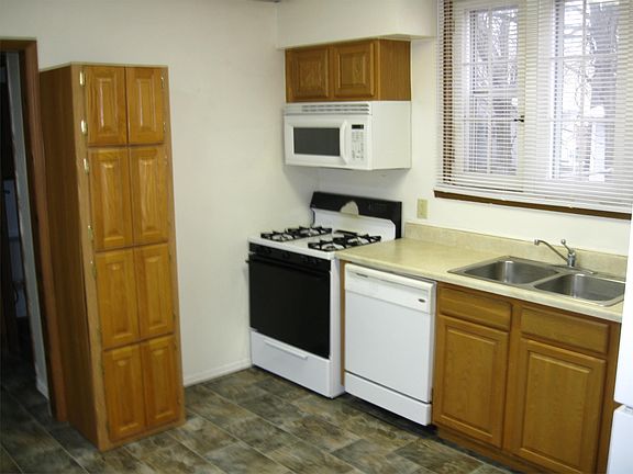 3rd image of 207 S Line St APT 3