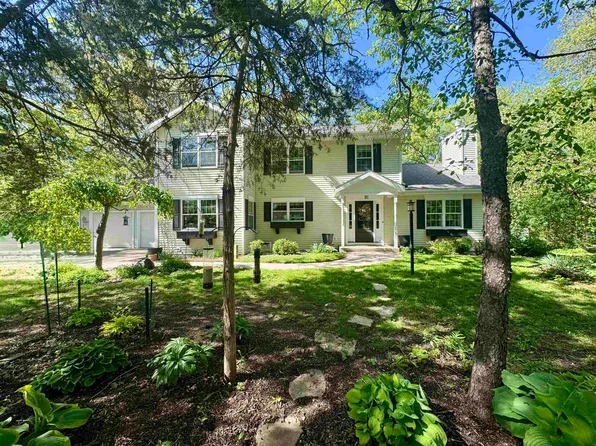 9416 Blackhawk Trl, Sauk City, WI 53583