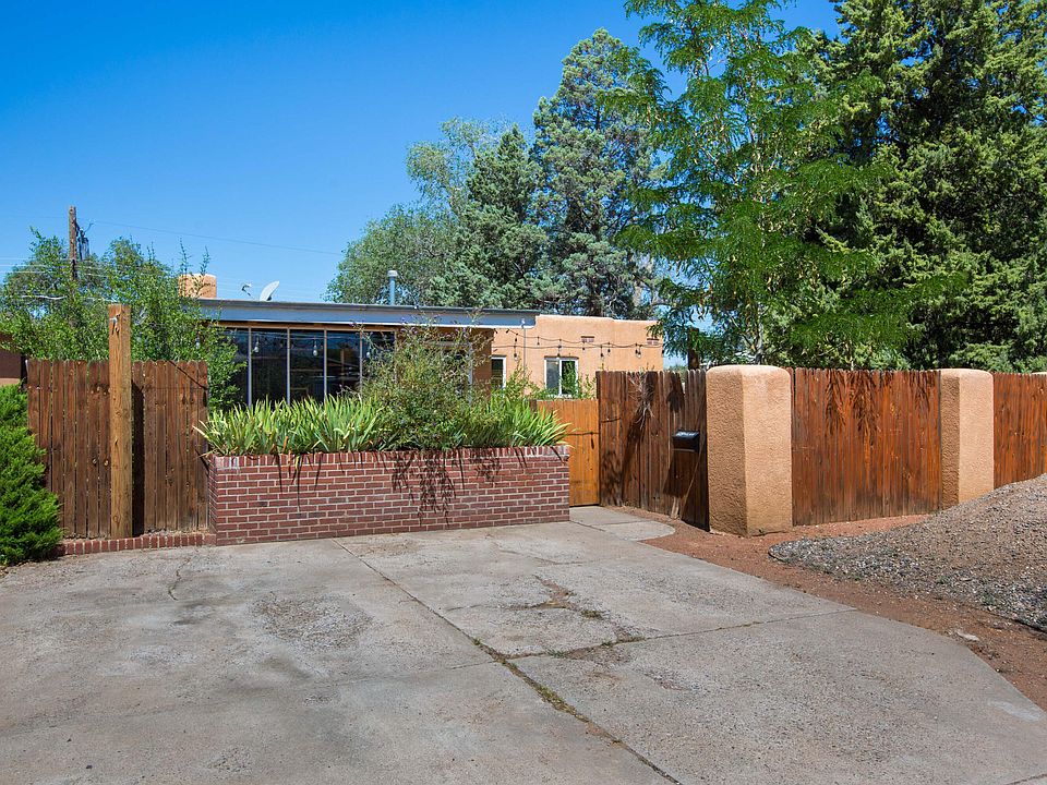 1st image of 609 Valencia Dr SE