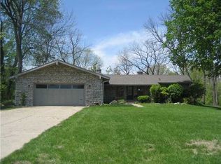 906 Leisure Ln, Greenwood, IN 46142