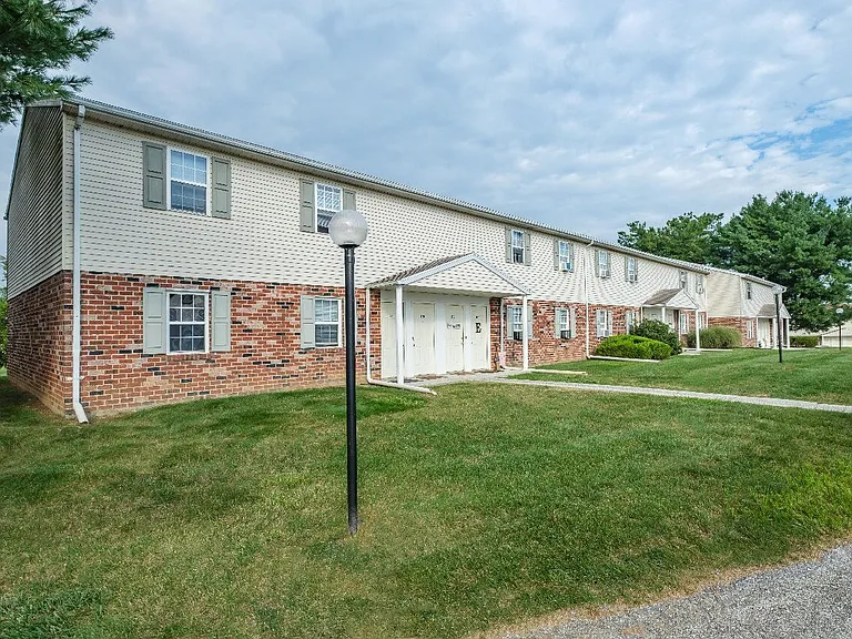 Apartments at Waterford — Photo 285