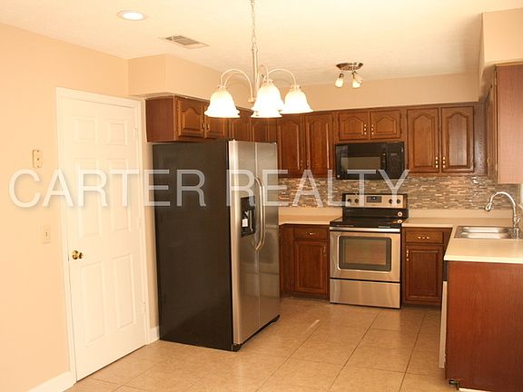 4th image of 219 Highland Villa Cir
