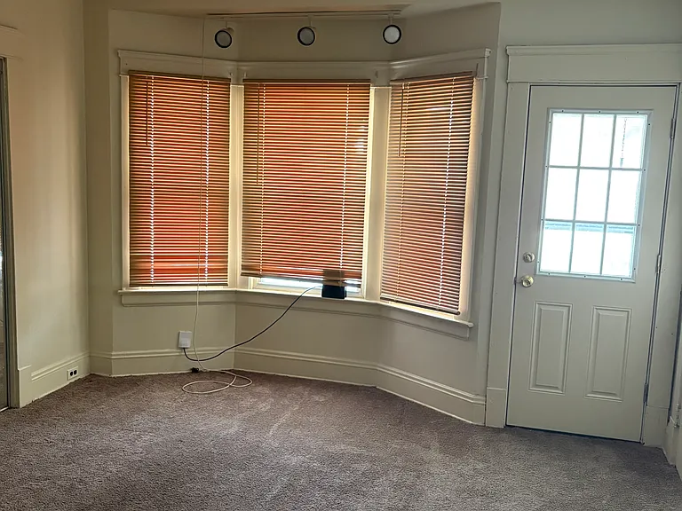 16402 Arcade Ave — Photo 3