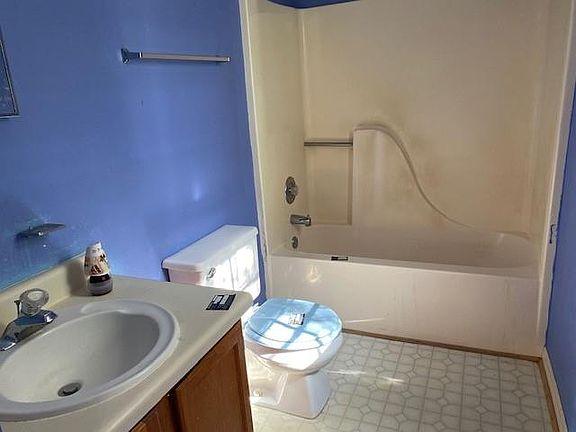 5th image of 38 Greenwood Cir