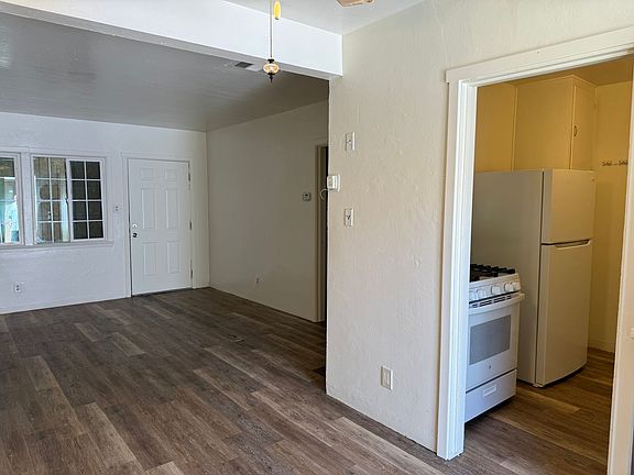 4th image of 824 Roberts Ln #9