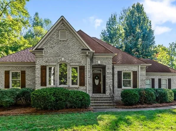 1792 Ridge Oaks Dr, Oak Ridge, NC 27310
