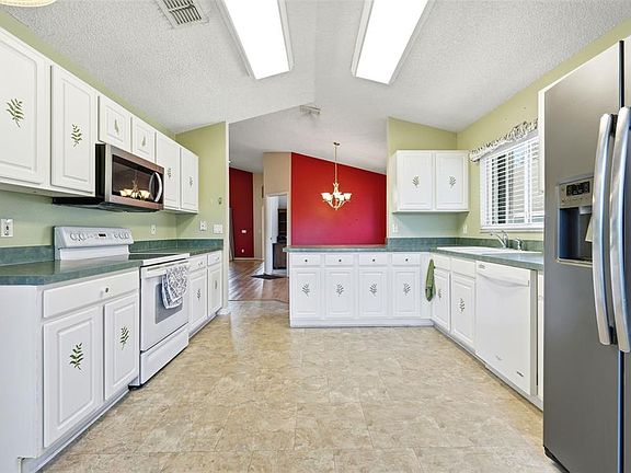 3rd image of 4020 Capland Ave
