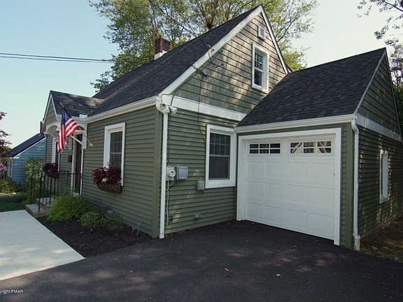 2nd image of 715 Brown St