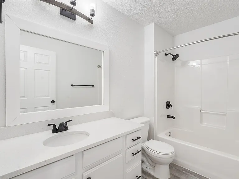 640 E Sunset St — Photo 19