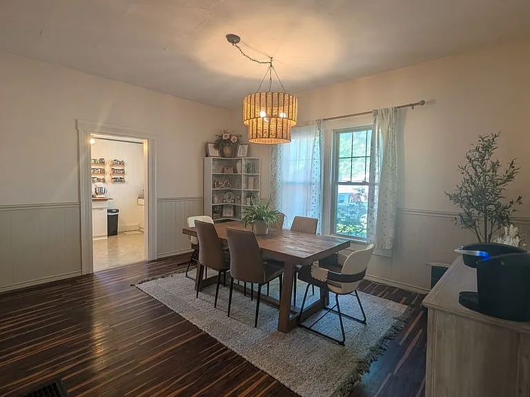 206 E Main St — Photo 16