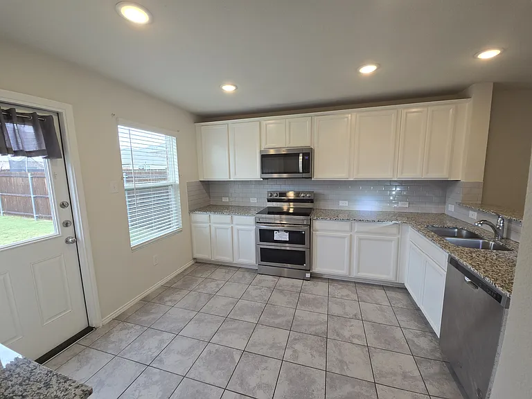1431 Lumberton Dr — Photo 12