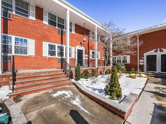 2nd image of 45 Wilfred St #19