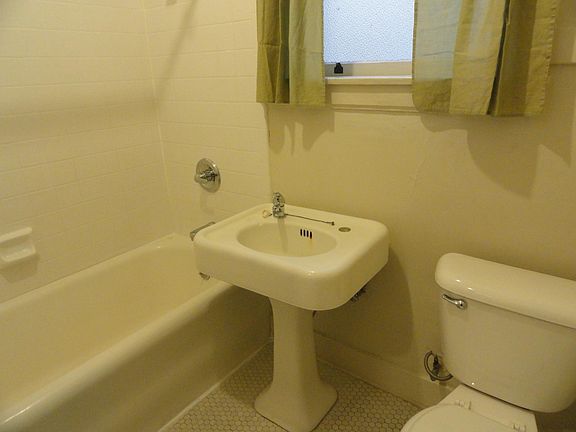 2nd image of 700 Parnassus Ave APT 2