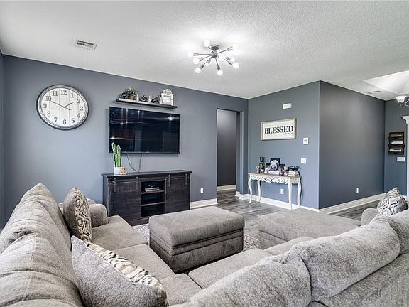 4th image of 2253 Aspen Dr