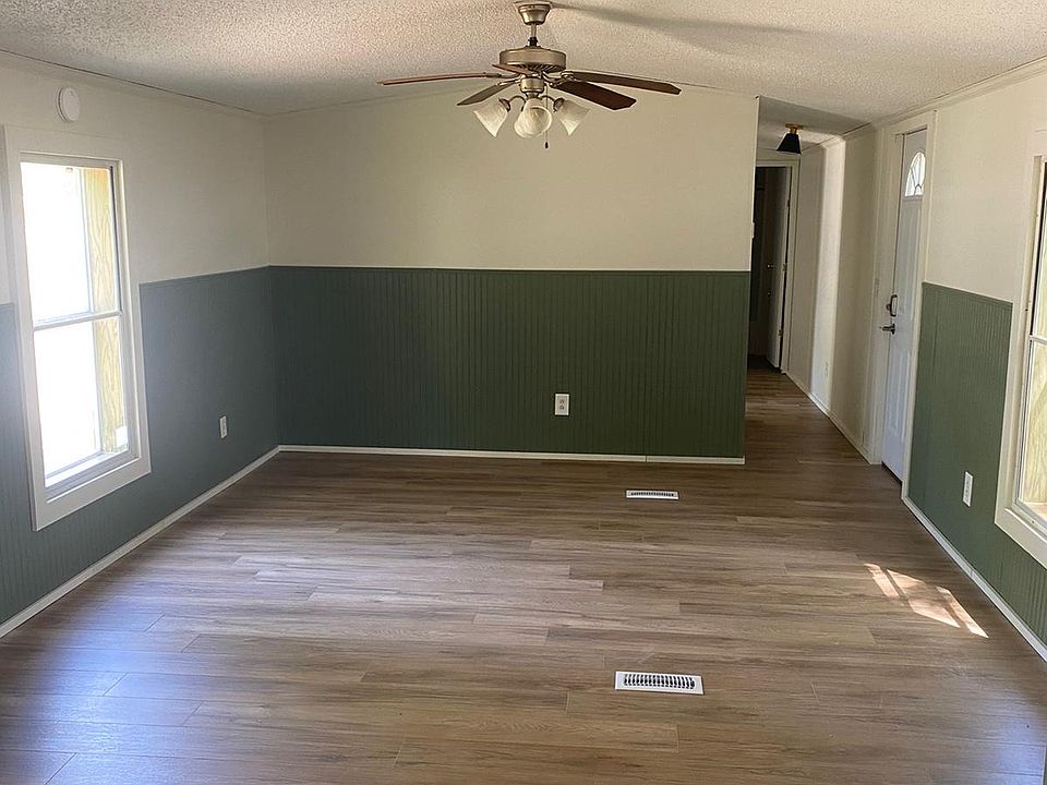 Large Family Room - Luxury Vinyl Plank Flooring (Lifeproof) throughout. Painted walls/beadboard