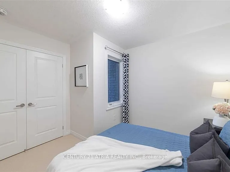 58 Mondial Cres — Photo 14