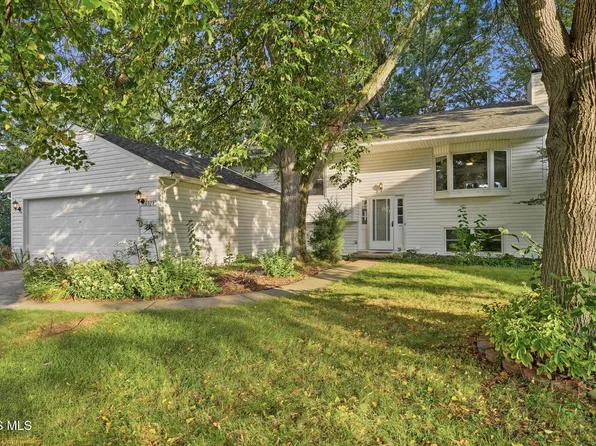 328 Birchdale Rd, Perrysburg, OH 43551