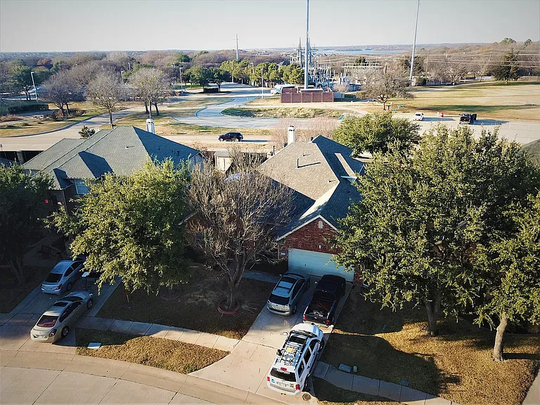 304 Patricia Ln — Photo 4