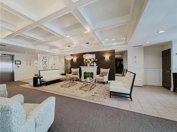 265 Westcourt Pl #705, Waterloo, ON N2L 6E4