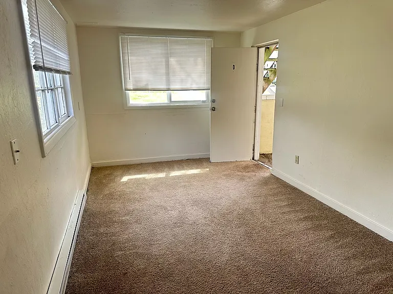 14518 Portland Ave SW #D — Photo 6